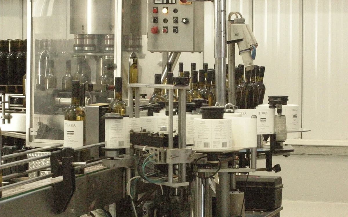 Automated bottle capping and electromagnetic aluminum foil induction sealing line