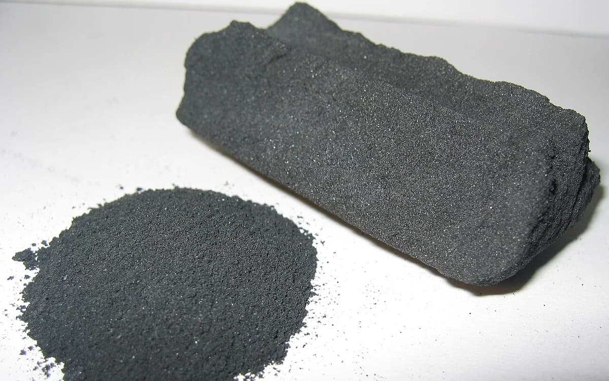 Extruded columnar activated carbon pellets used for gas-phase adsorption