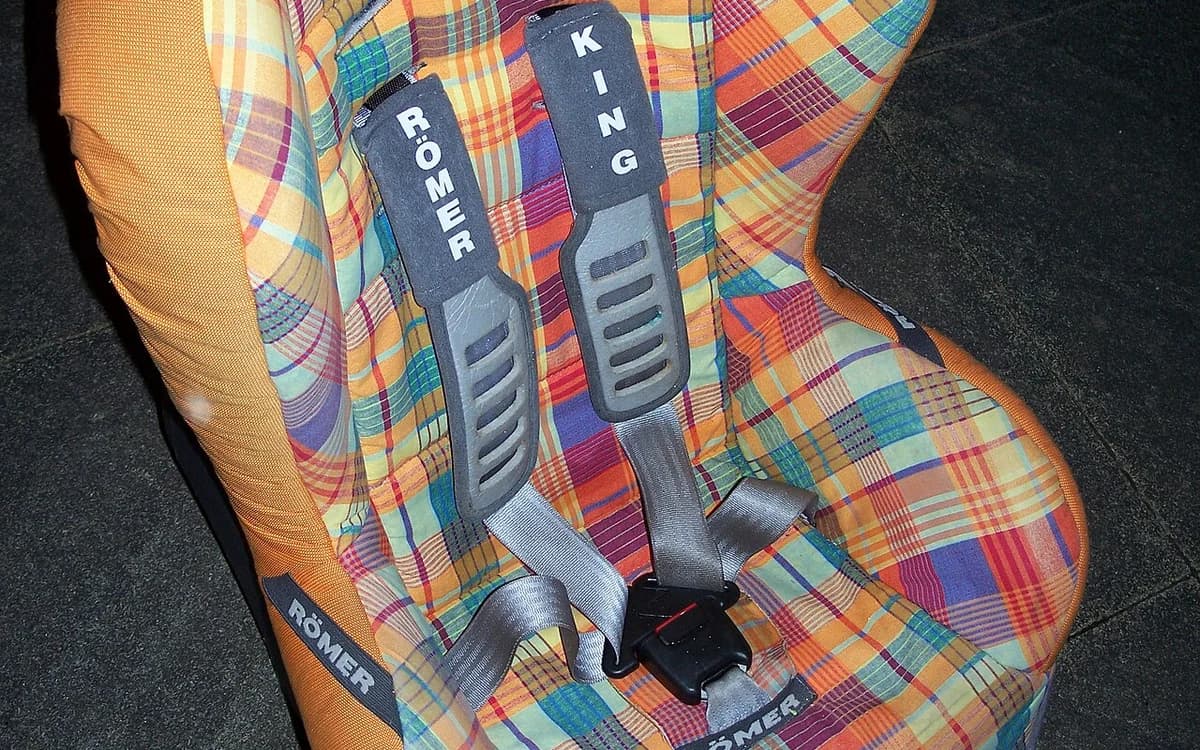 Rear-facing infant child safety car seat installed on an automotive back seat