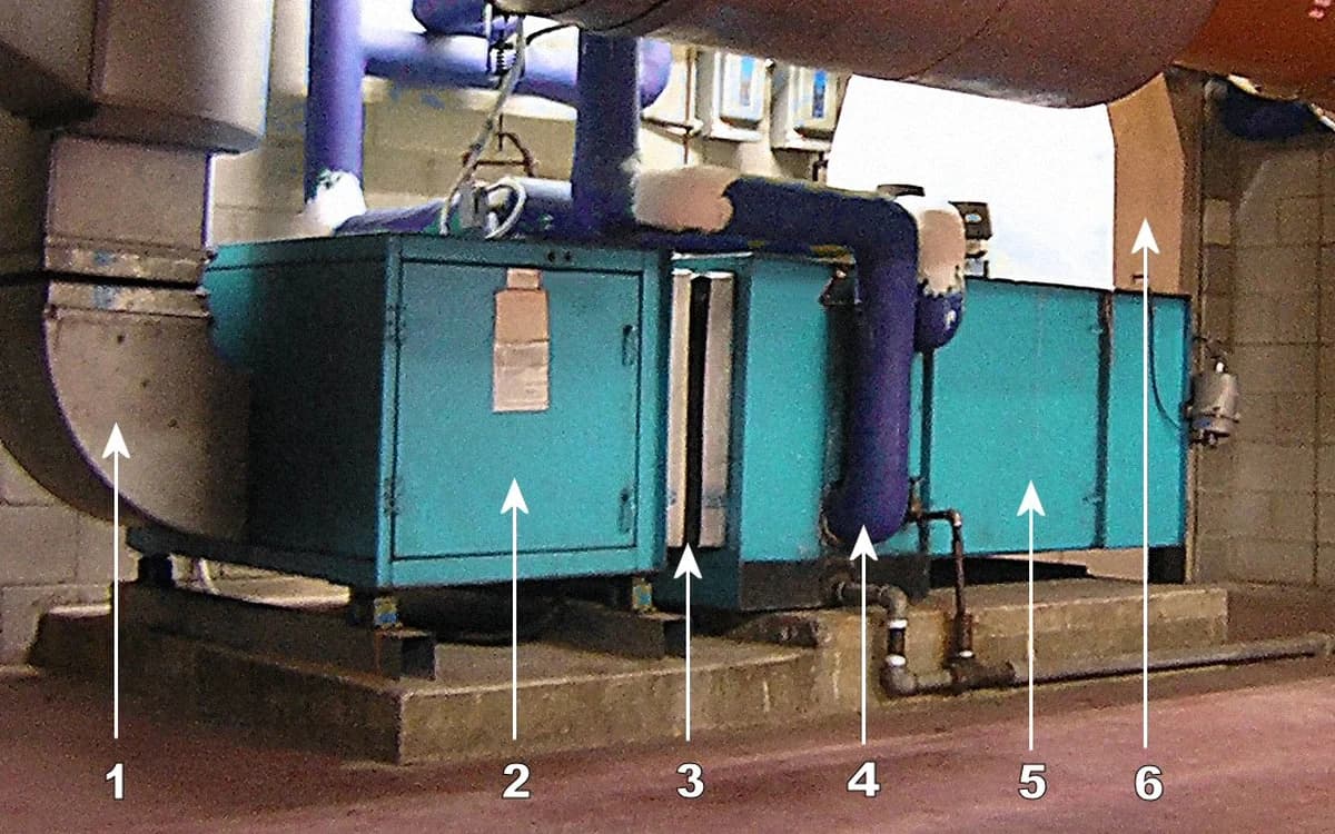 Industrial air handling unit filter housing with multi-stage V-bank cassette slots