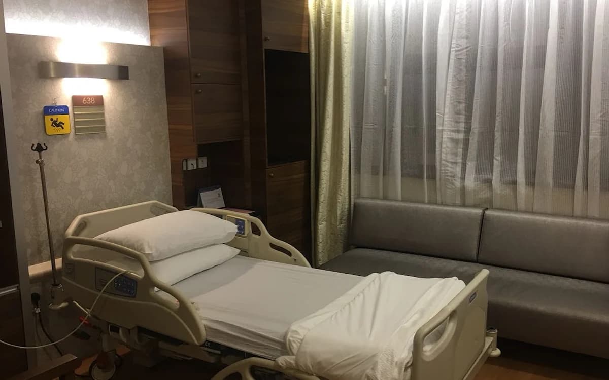 Multi-bed inpatient and senior nursing care ward room